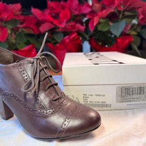 SCHUTZ Brown Lace Up Boots with High Heel and Brogue Perforations